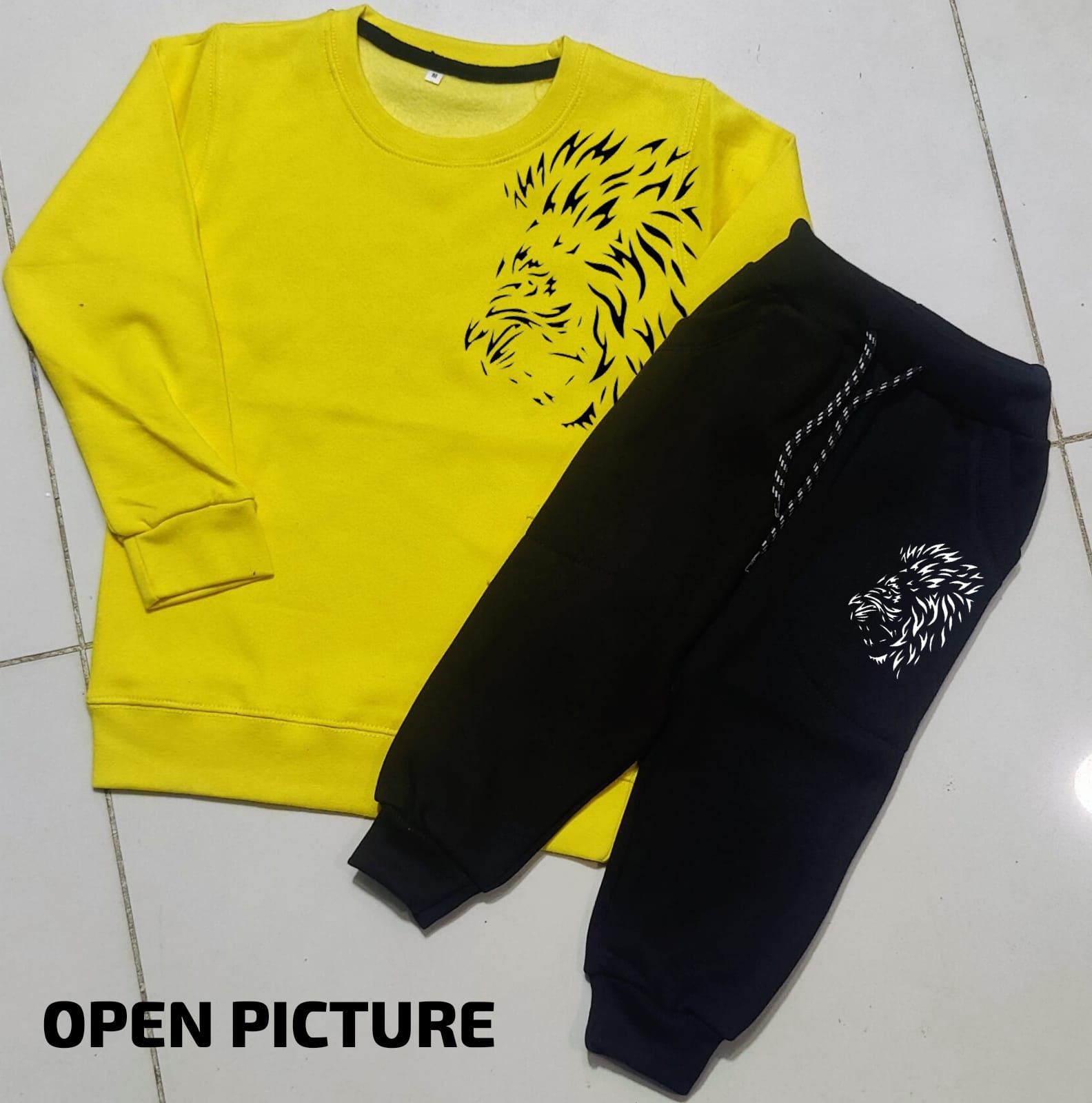 Trendy tracksuit set for kids